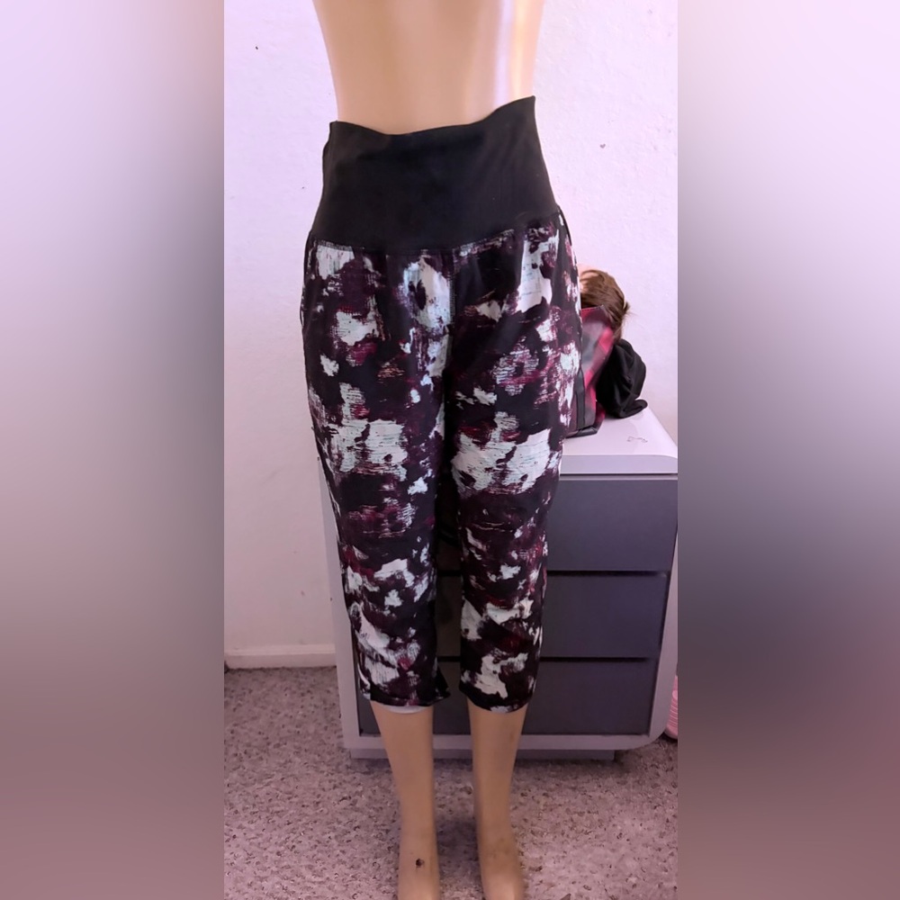 Lululemon Tranquil Crop High Rise Joggers Kara Blossom Multi/Black Pants - Picture 5 of 10